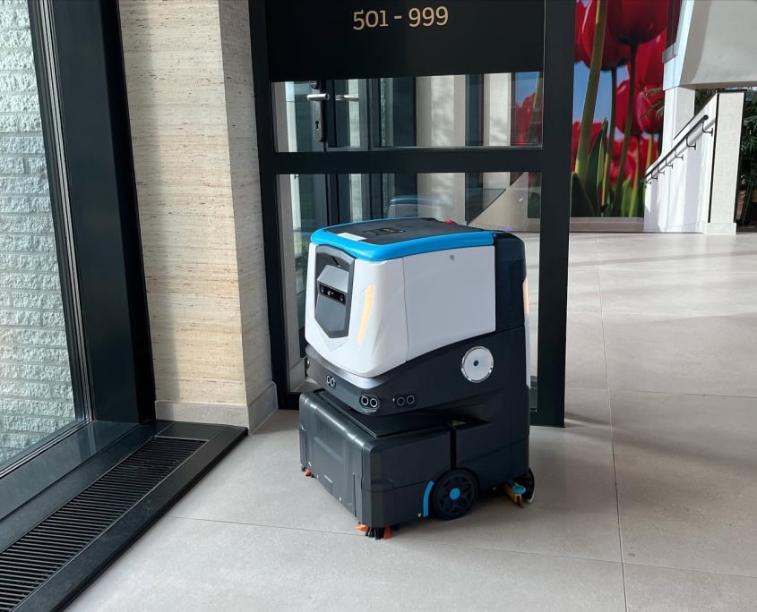 Van der Valk A4 Schiphol automatiseert vloerreiniging met Cobi 18